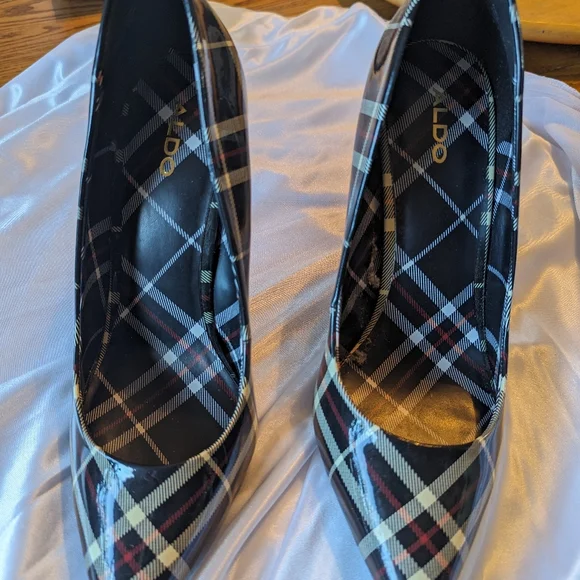 Heels - Picture 3 of 9